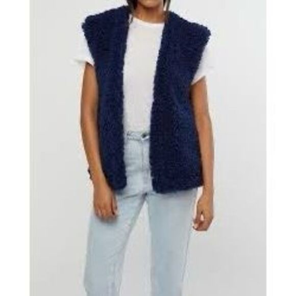 NWT WeWoreWhat reversible vest, “the Sherpa Reversible Vest”, which offers versa - Picture 2 of 9